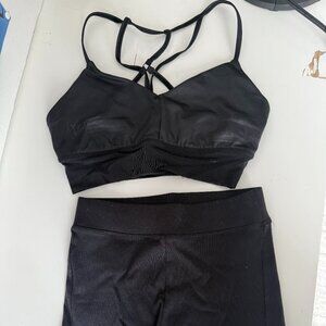 alo Yoga Black Set – Sports Bra + Biker Shorts (2 pieces)